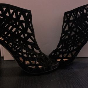 Black Suede Triangles shape pattern open toe shoe